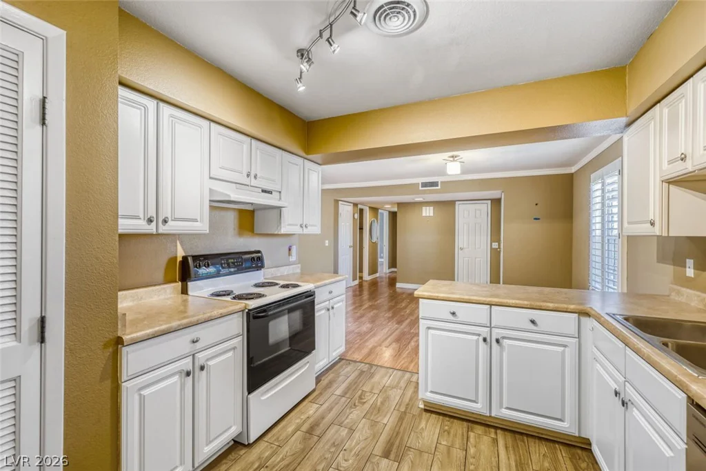 3173 Pinehurst, Las Vegas, NV 89109