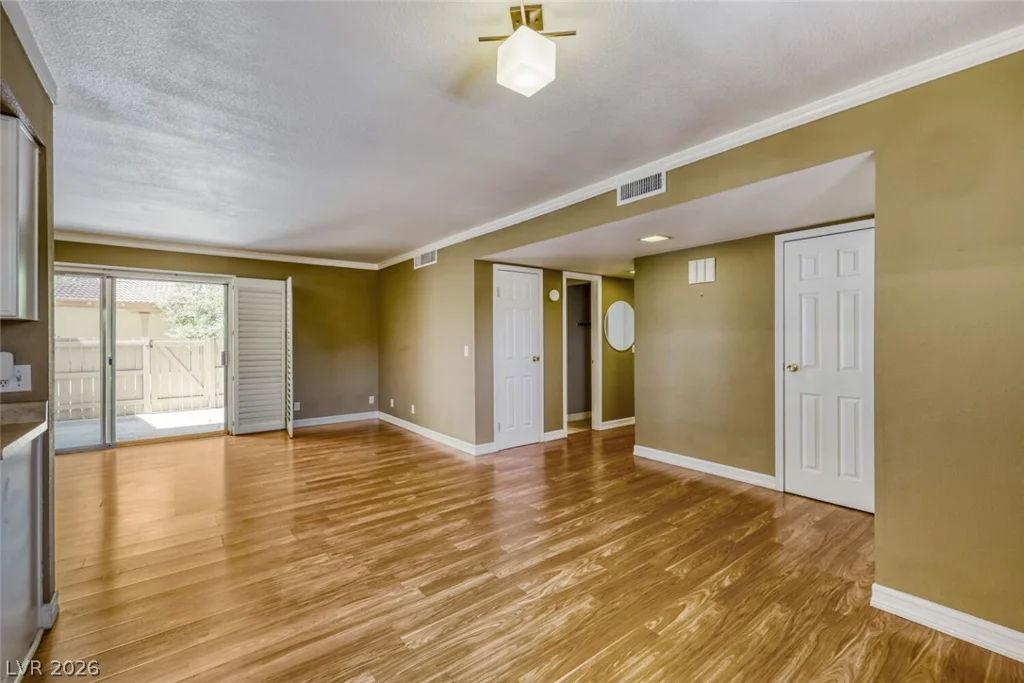 3173 Pinehurst, Las Vegas, NV 89109