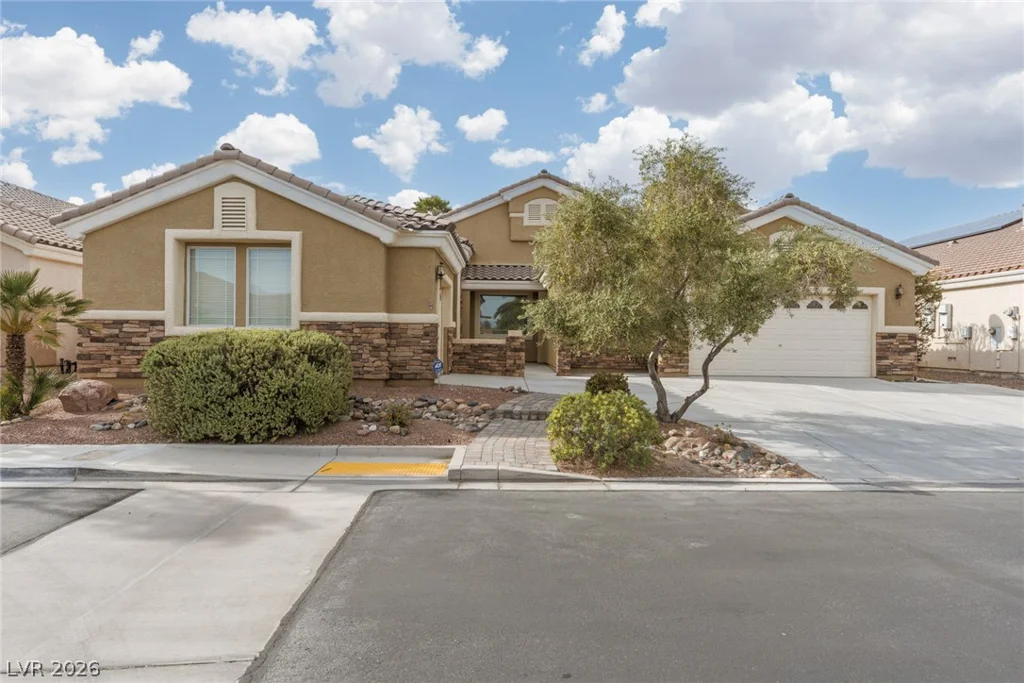 1995 Dakota Lodge, Las Vegas, NV 89123