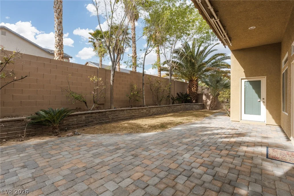 1995 Dakota Lodge, Las Vegas, NV 89123