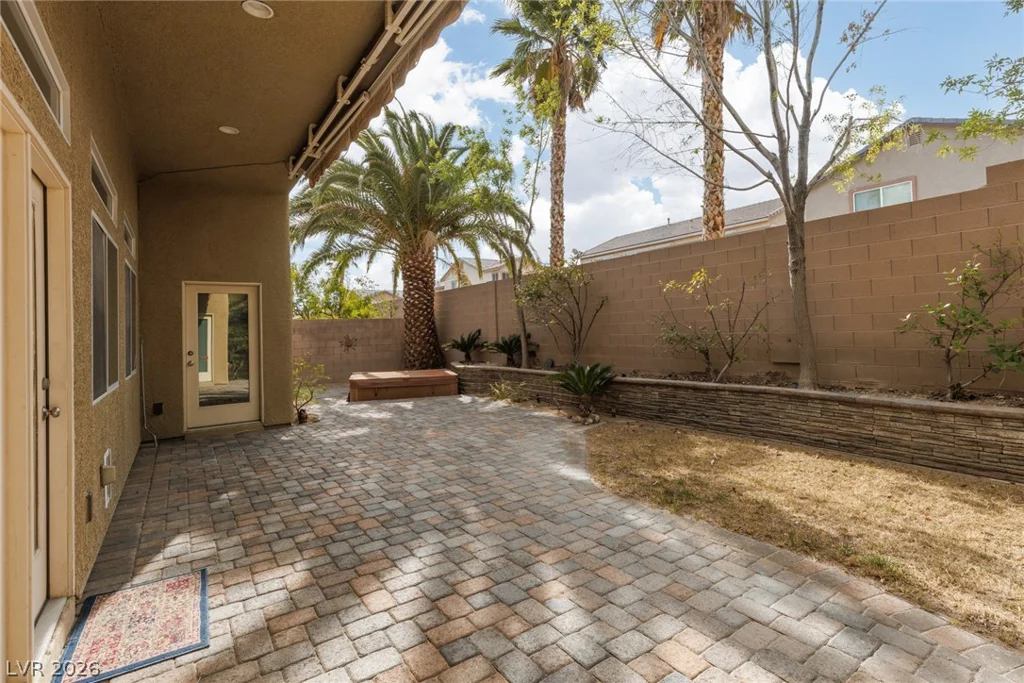 1995 Dakota Lodge, Las Vegas, NV 89123
