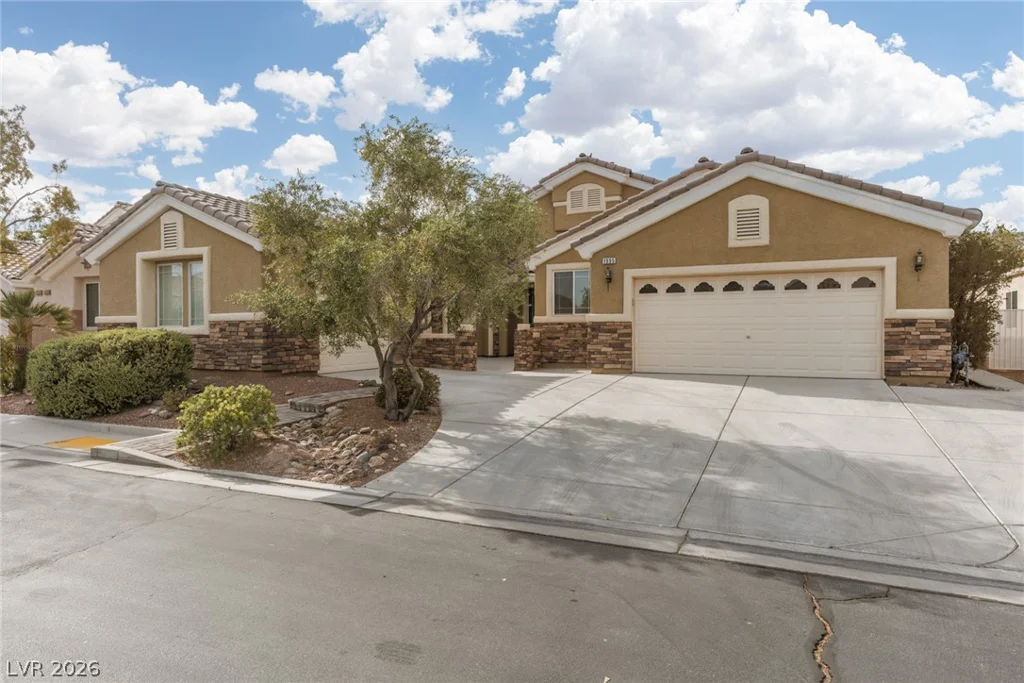 1995 Dakota Lodge, Las Vegas, NV 89123