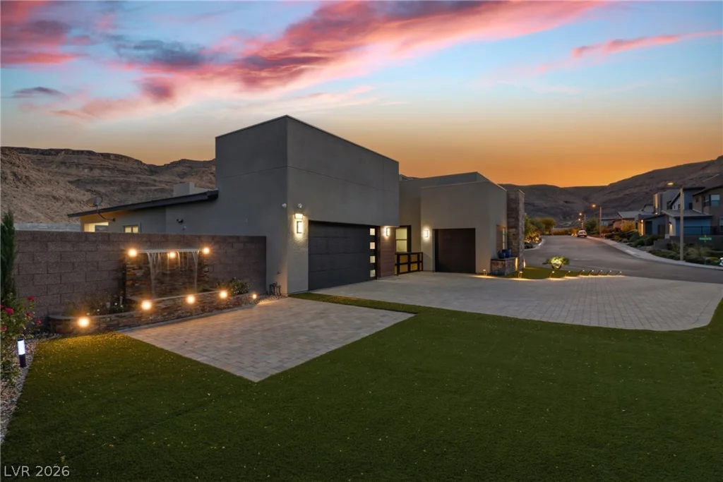 6880 Equinox Cliff, Las Vegas, NV 89135