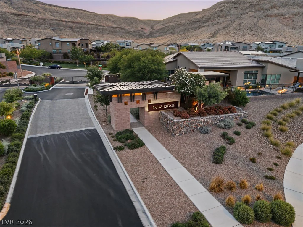 6880 Equinox Cliff, Las Vegas, NV 89135