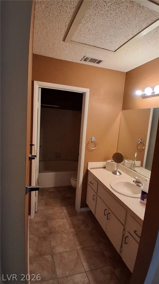 5632 Vineyard, Las Vegas, NV 89110