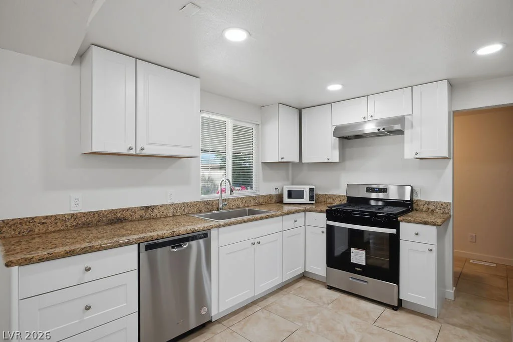 3529 Death Valley, Las Vegas, NV 89122