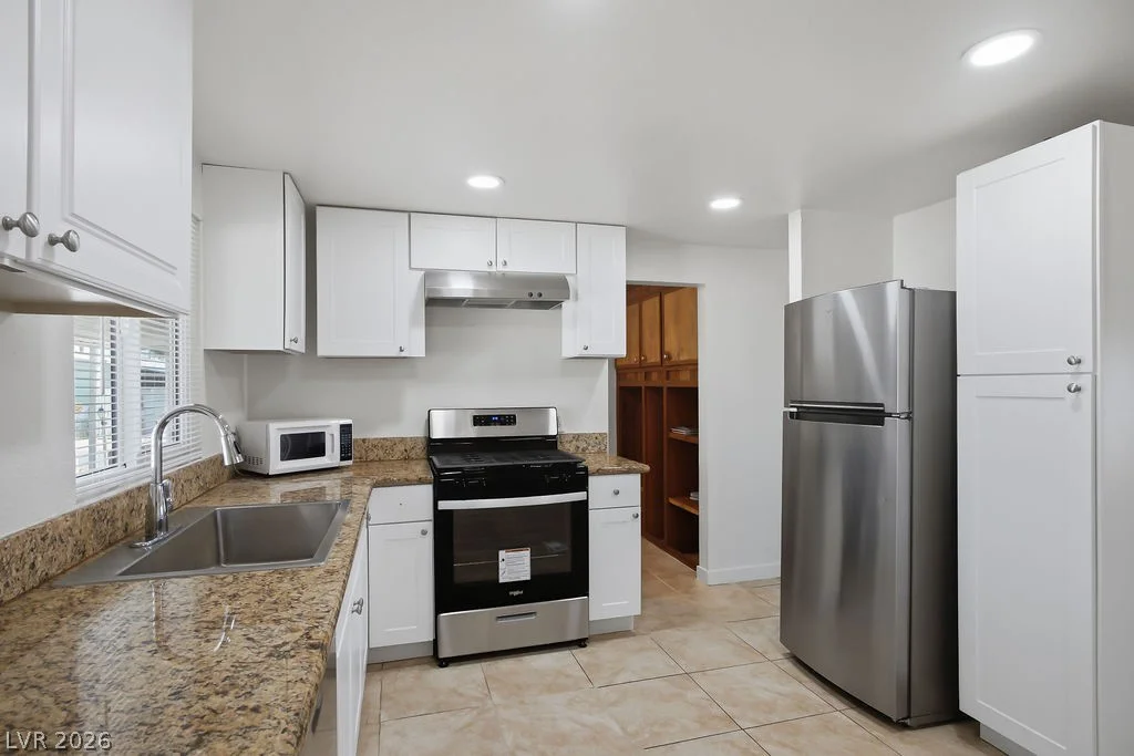 3529 Death Valley, Las Vegas, NV 89122