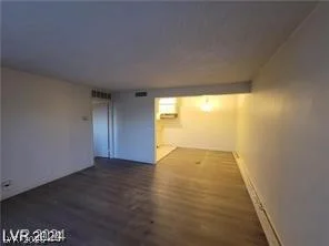 615 Royal Crest, Las Vegas, NV 89169