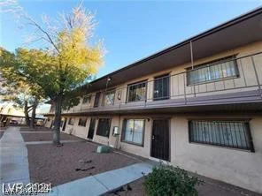 615 Royal Crest, Las Vegas, NV 89169