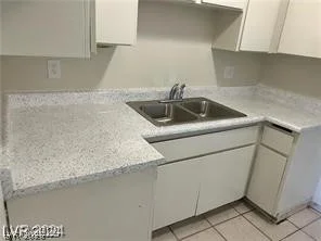 615 Royal Crest, Las Vegas, NV 89169