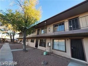 615 Royal Crest, Las Vegas, NV 89169