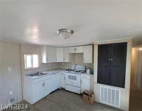 2884 Green Tree, Las Vegas, NV 89142