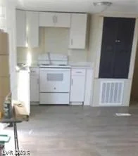 2884 Green Tree, Las Vegas, NV 89142