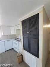 2884 Green Tree, Las Vegas, NV 89142
