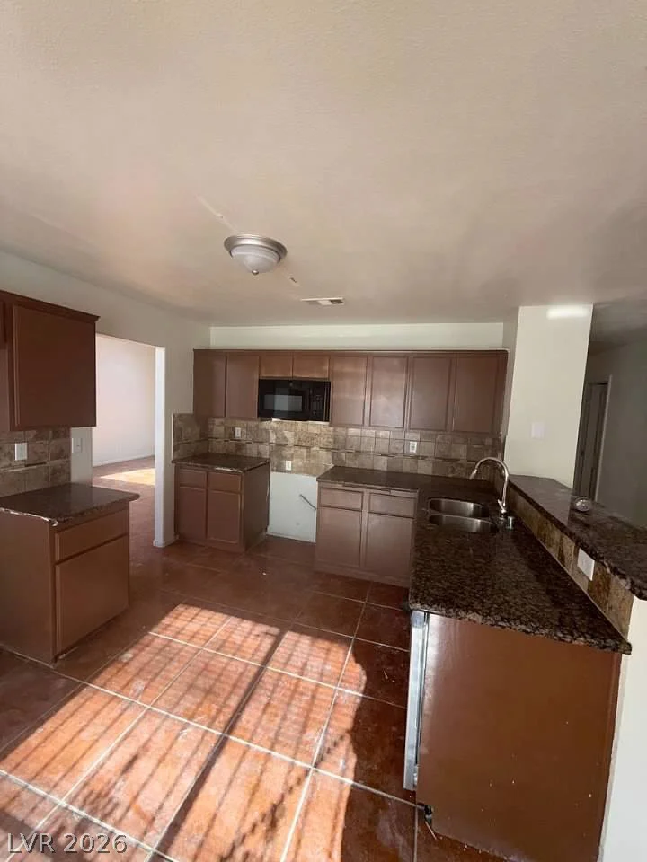 5115 Blossom, Las Vegas, NV 89142