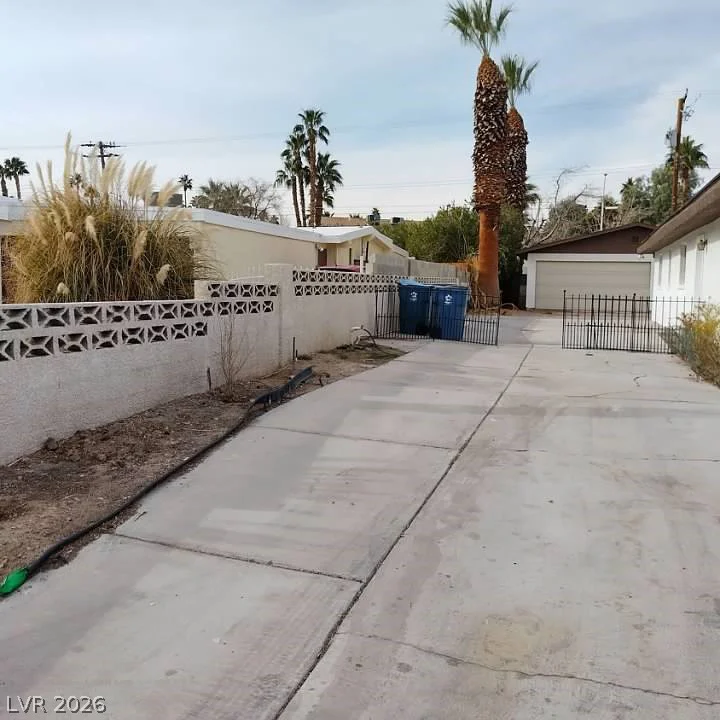 1413 Bryn Mawr, Las Vegas, NV 89102