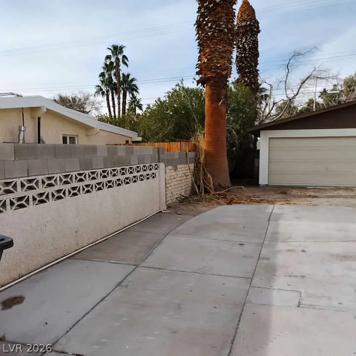 1413 Bryn Mawr, Las Vegas, NV 89102