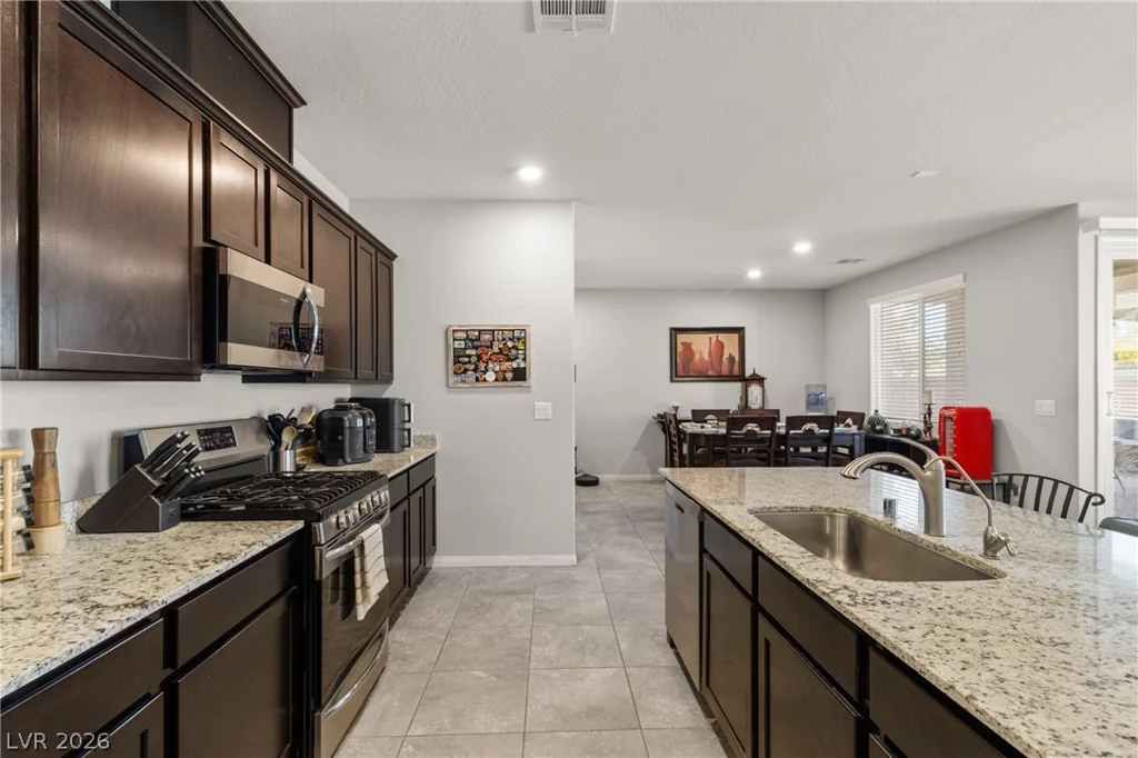 7215 Dazzle Point, North Las Vegas, NV 89084