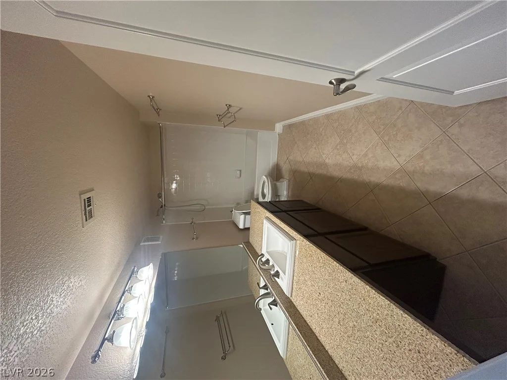 8101 Flamingo, Las Vegas, NV 89147