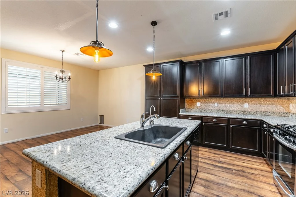 7741 Donner Peak, Las Vegas, NV 89166