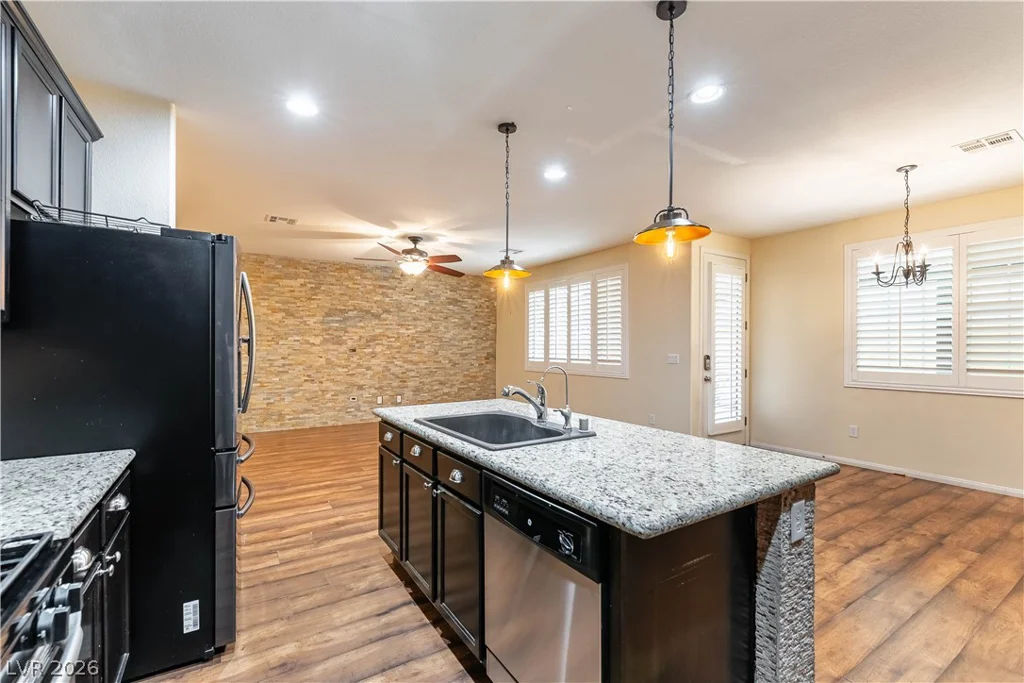 7741 Donner Peak, Las Vegas, NV 89166