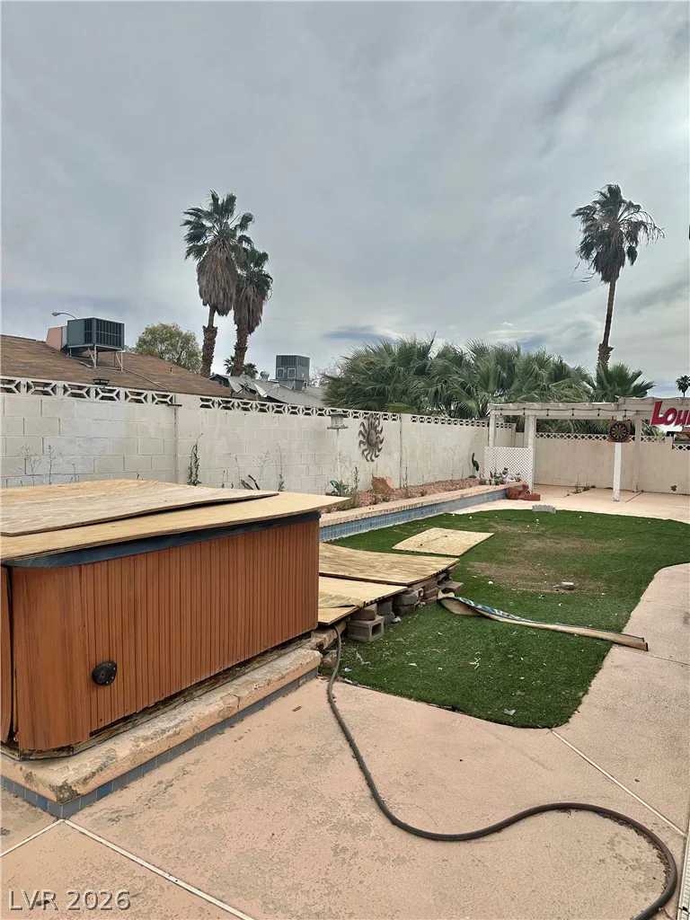 4060 Harmon, Las Vegas, NV 89121