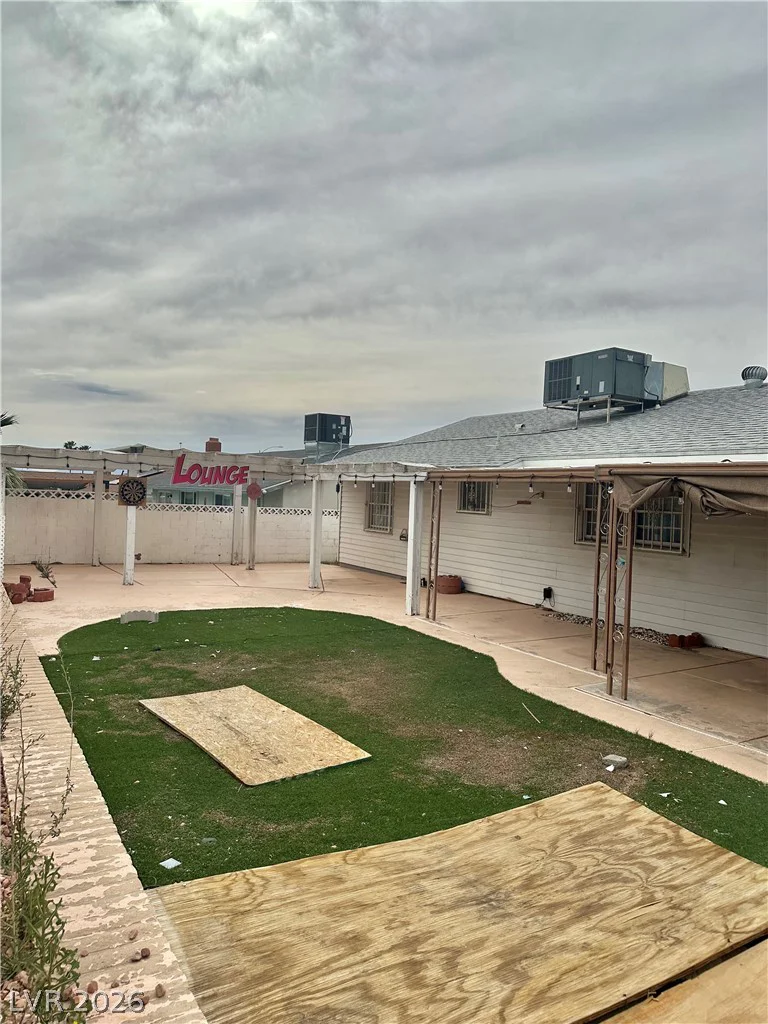 4060 Harmon, Las Vegas, NV 89121