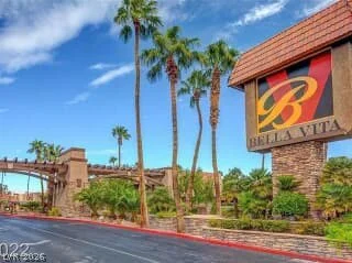 5081 River Glen, Las Vegas, NV 89103