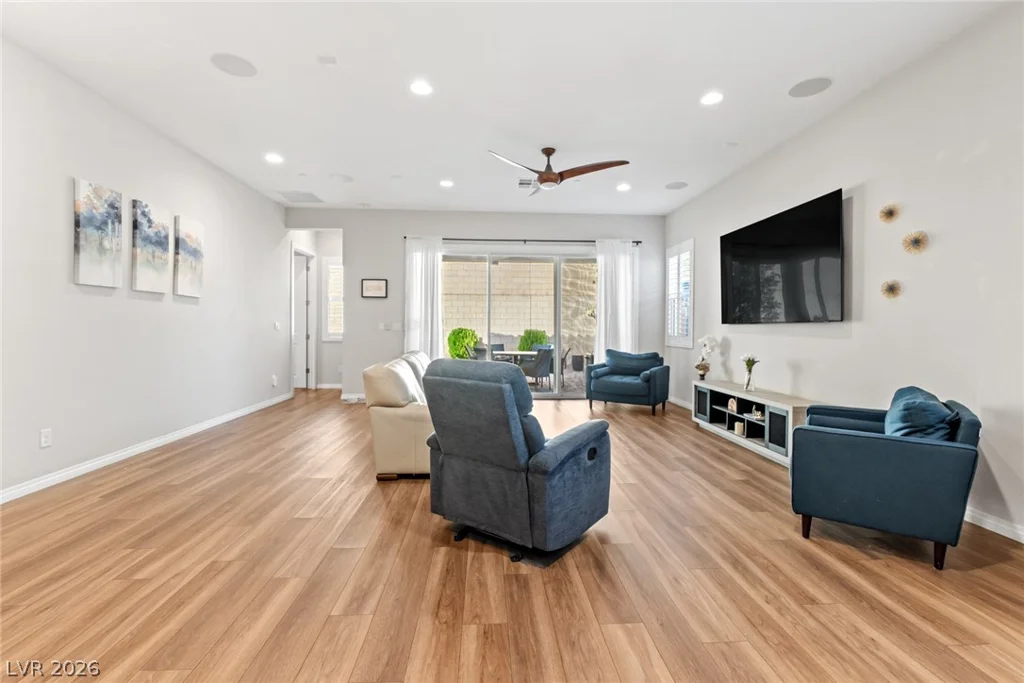 8657 Hartmont, Las Vegas, NV 89166