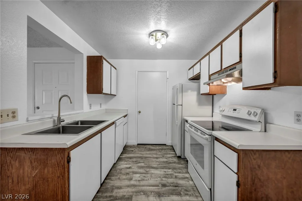 220 Mission Newport, Las Vegas, NV 89107