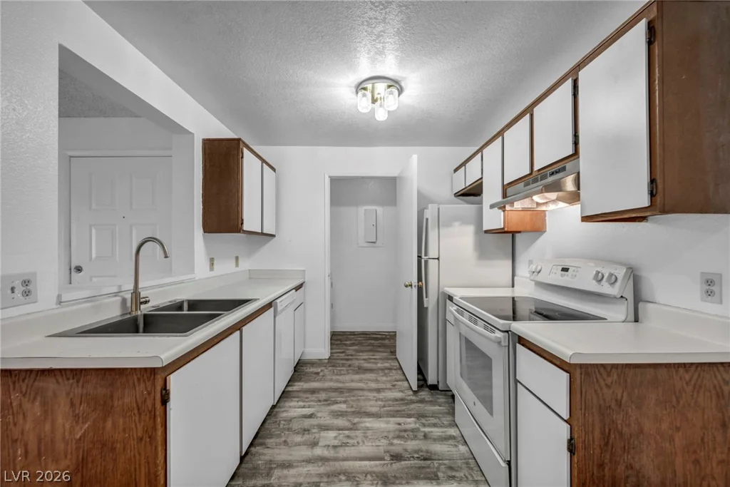 220 Mission Newport, Las Vegas, NV 89107
