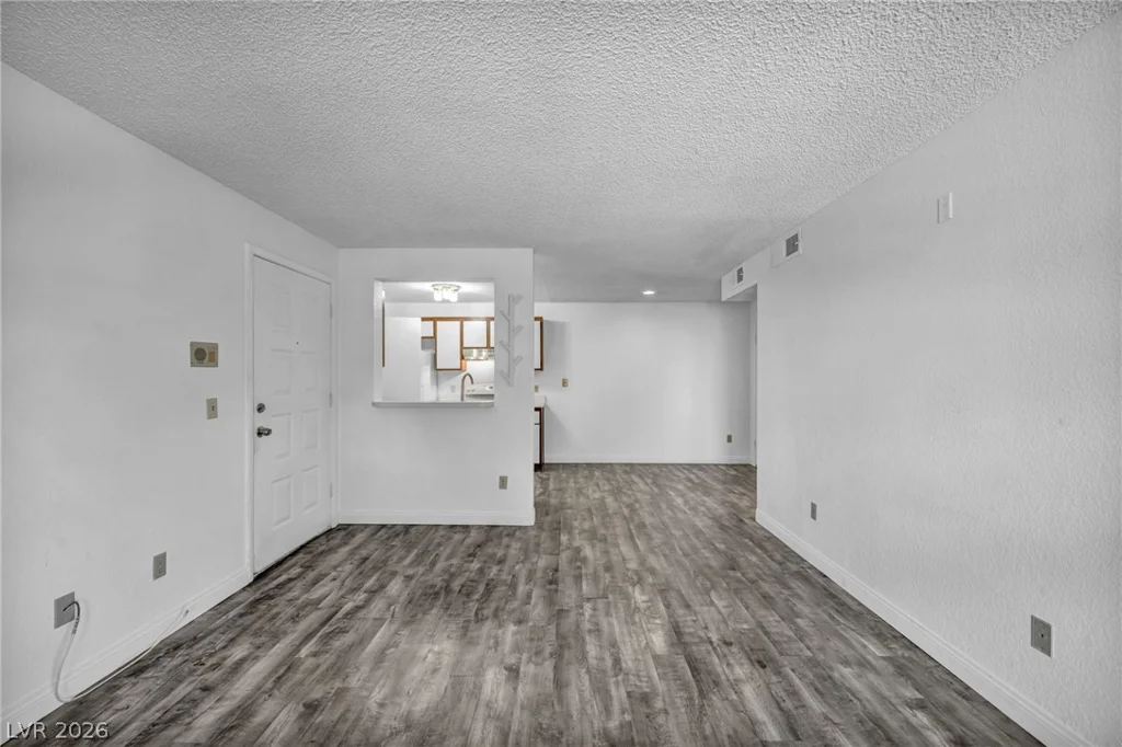 220 Mission Newport, Las Vegas, NV 89107