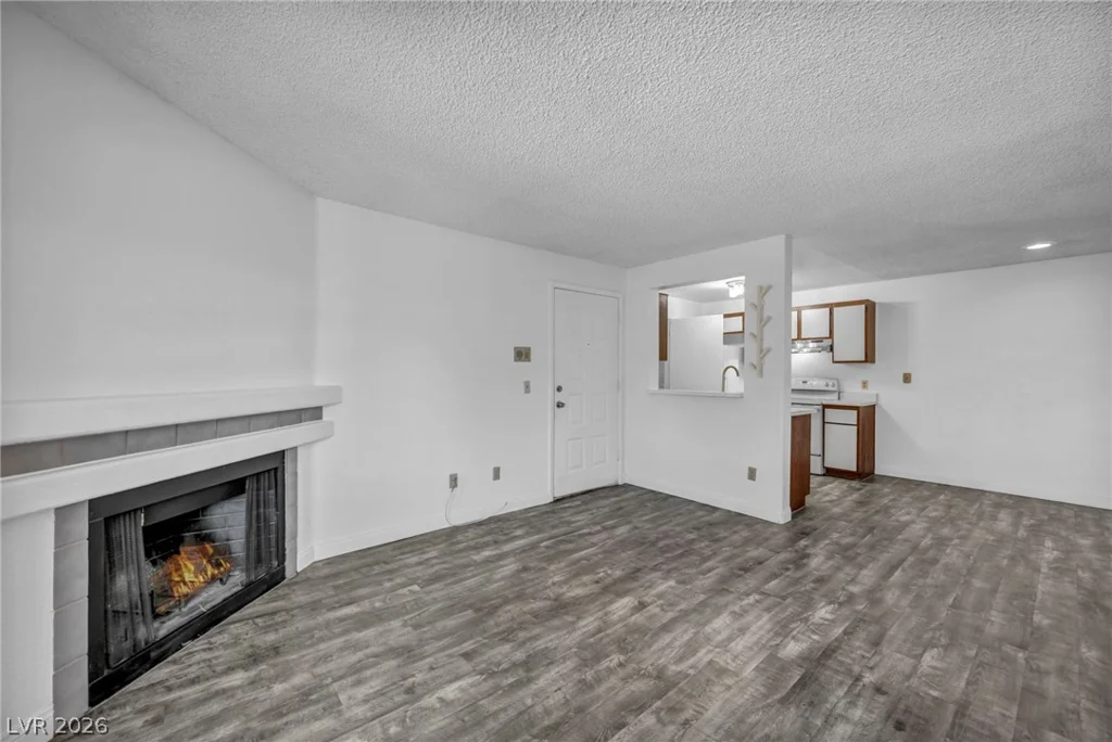 220 Mission Newport, Las Vegas, NV 89107