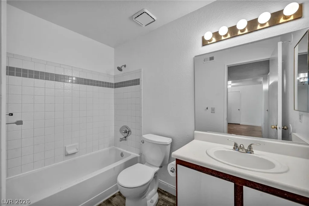220 Mission Newport, Las Vegas, NV 89107