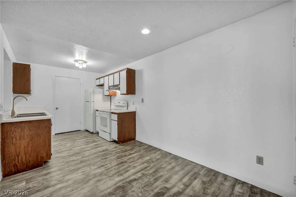220 Mission Newport, Las Vegas, NV 89107