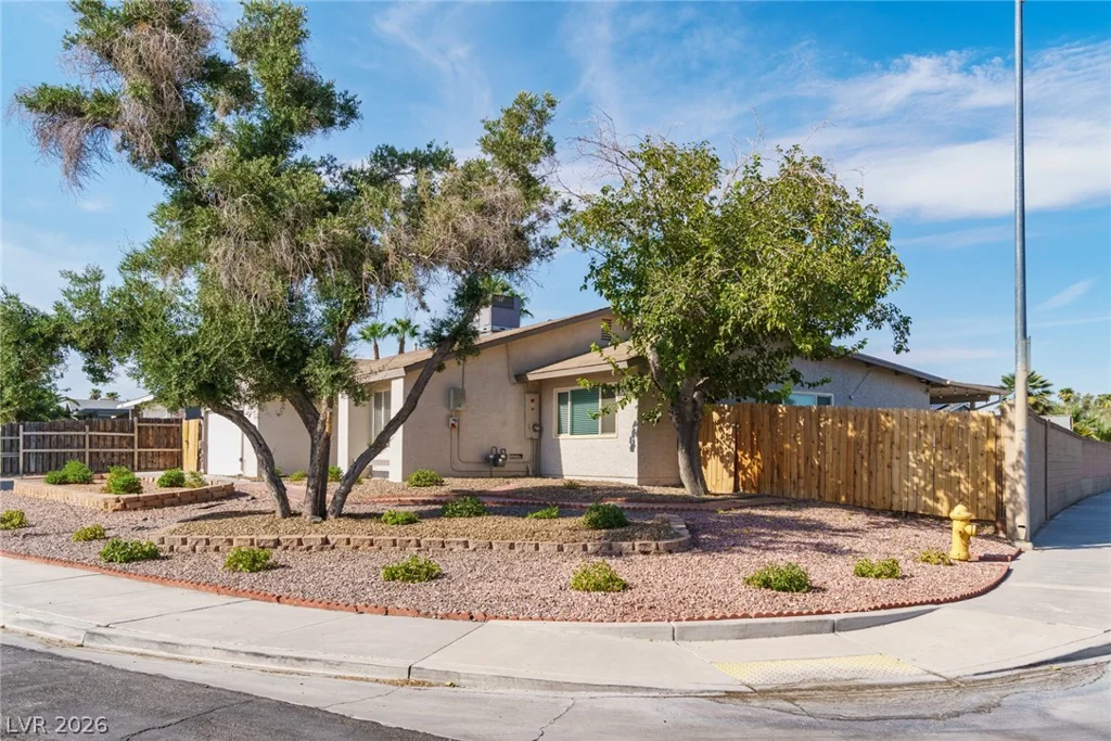 5551 Corral, Las Vegas, NV 89119