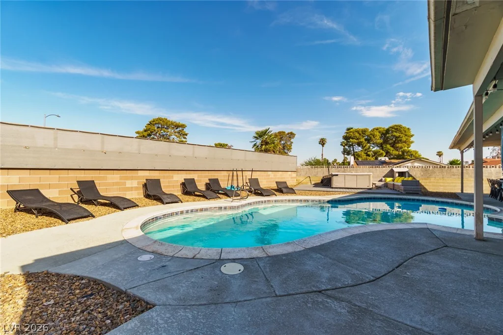 5551 Corral, Las Vegas, NV 89119