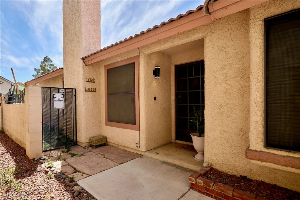 6669 Pleasant Plains, Las Vegas, NV 89108