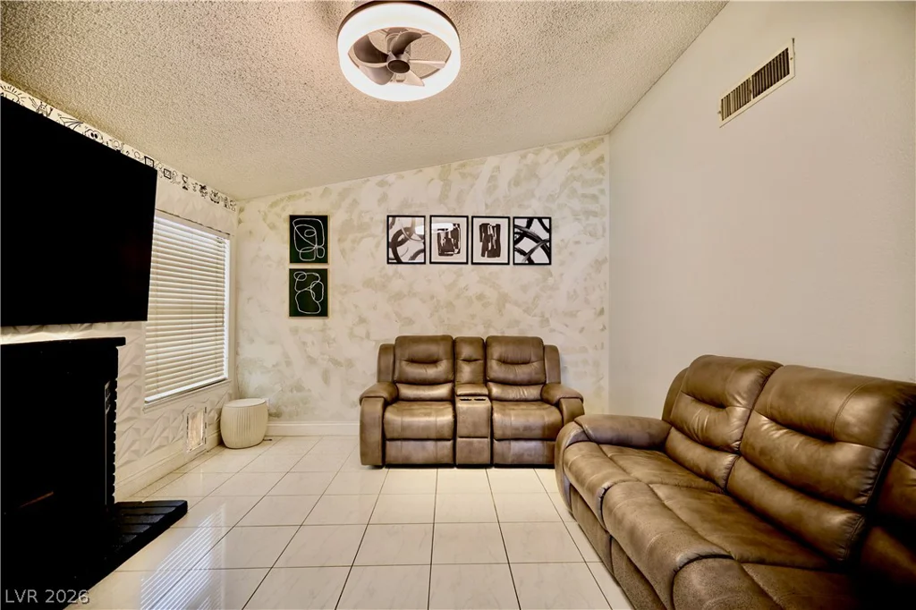 6669 Pleasant Plains, Las Vegas, NV 89108