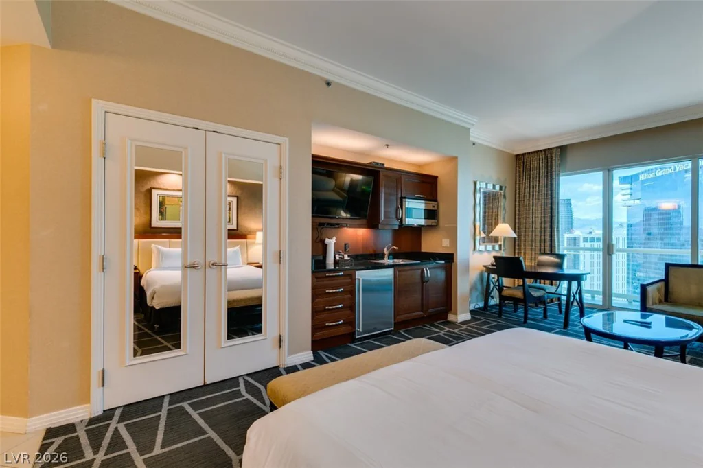 125 HARMON, Las Vegas, NV 89109