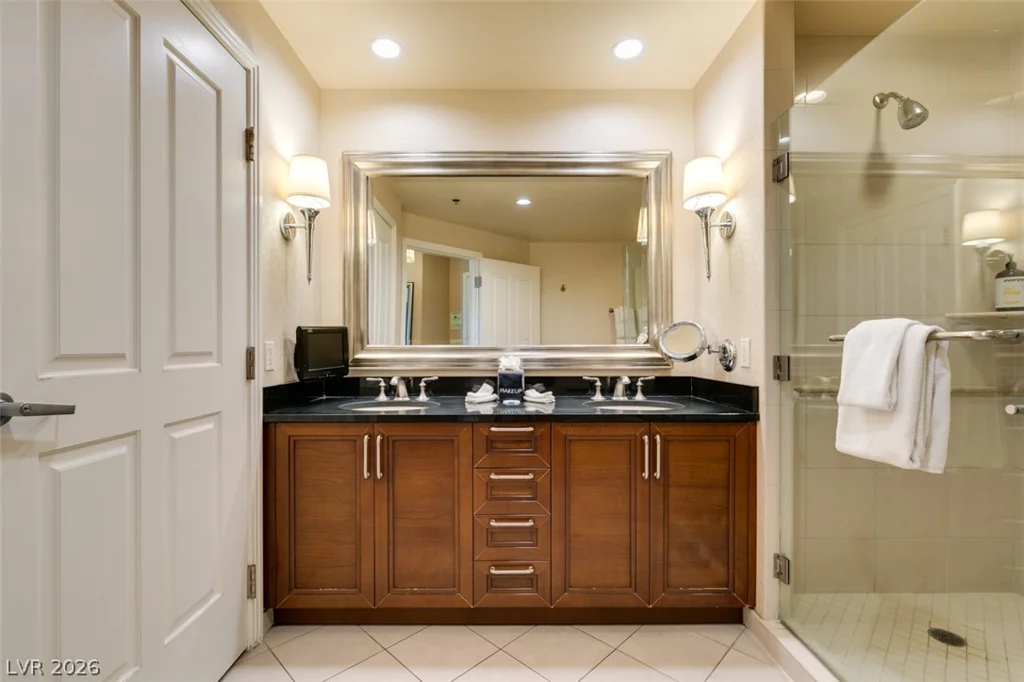 125 HARMON, Las Vegas, NV 89109
