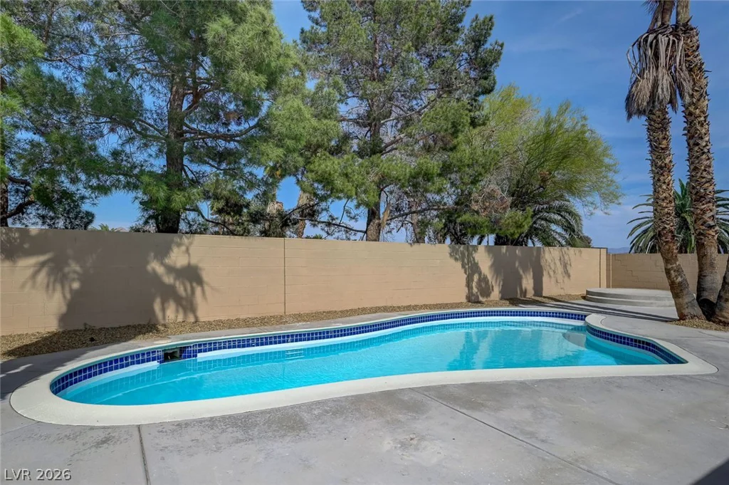 4010 Syracuse, Las Vegas, NV 89121