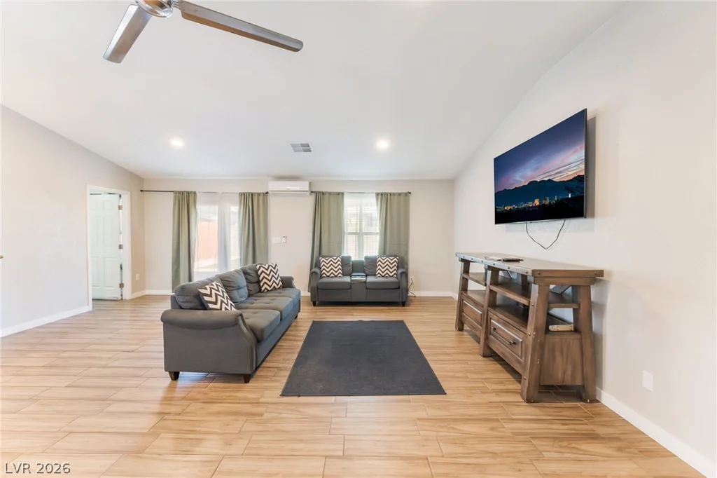 4890 Utah, Las Vegas, NV 89104