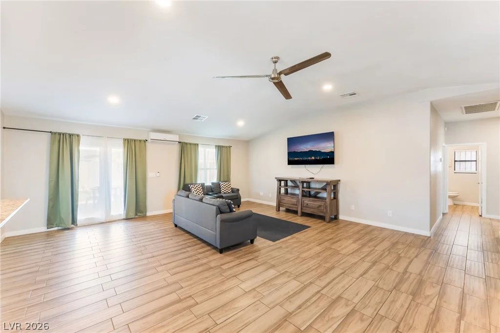 4890 Utah, Las Vegas, NV 89104