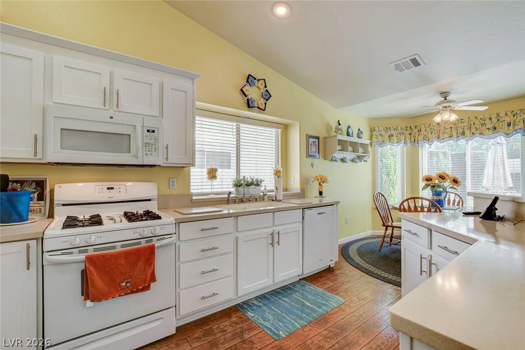 8213 Arch Bay, Las Vegas, NV 89128