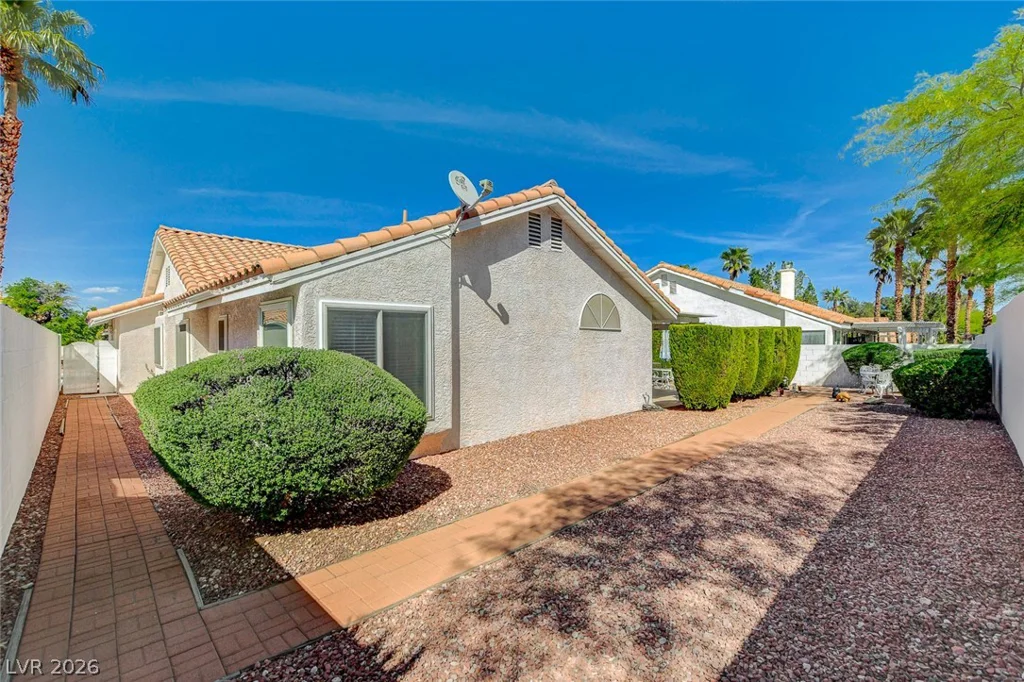8213 Arch Bay, Las Vegas, NV 89128