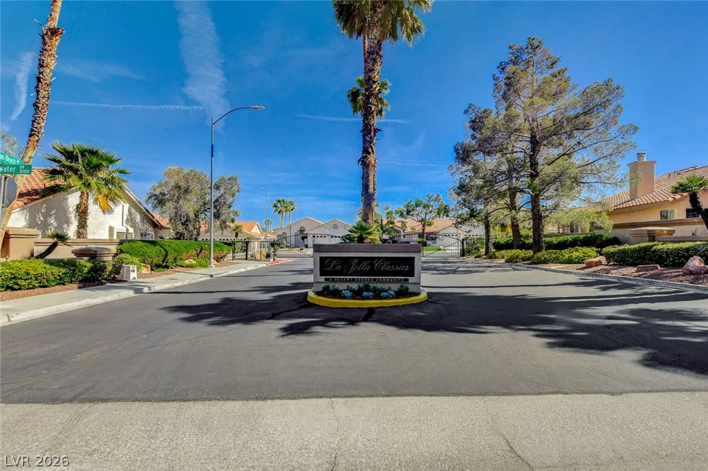 8213 Arch Bay, Las Vegas, NV 89128