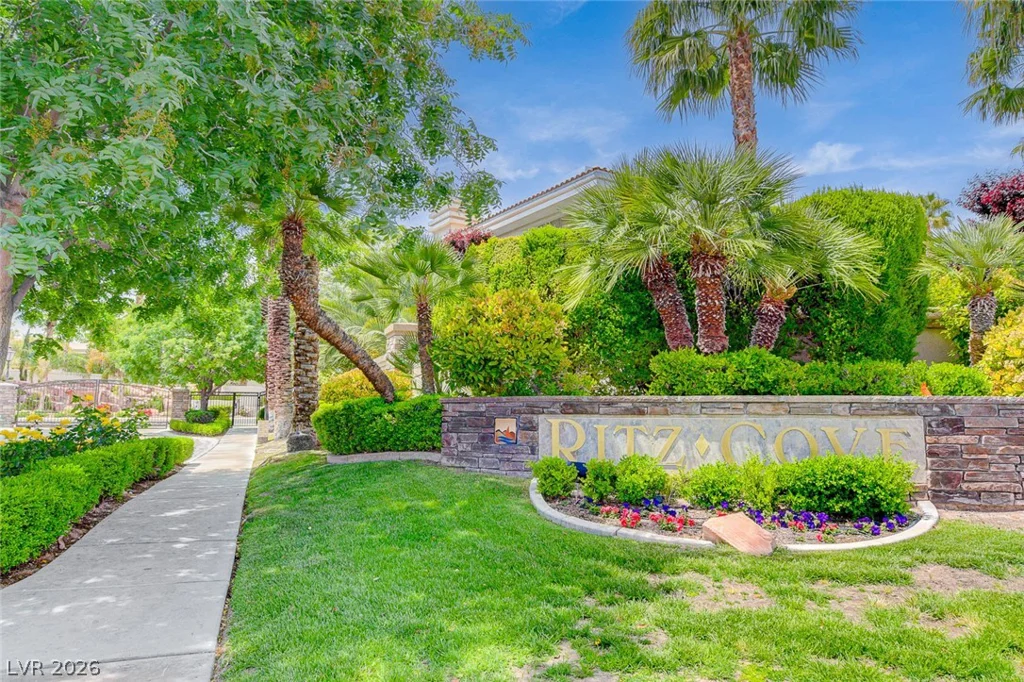 8213 Arch Bay, Las Vegas, NV 89128