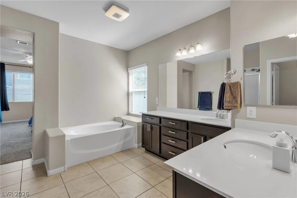 9950 Coyote Echo, Las Vegas, NV 89166