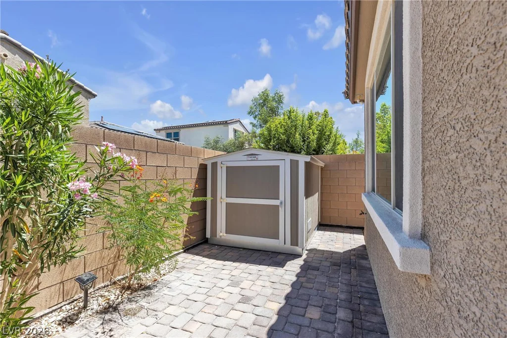 9950 Coyote Echo, Las Vegas, NV 89166